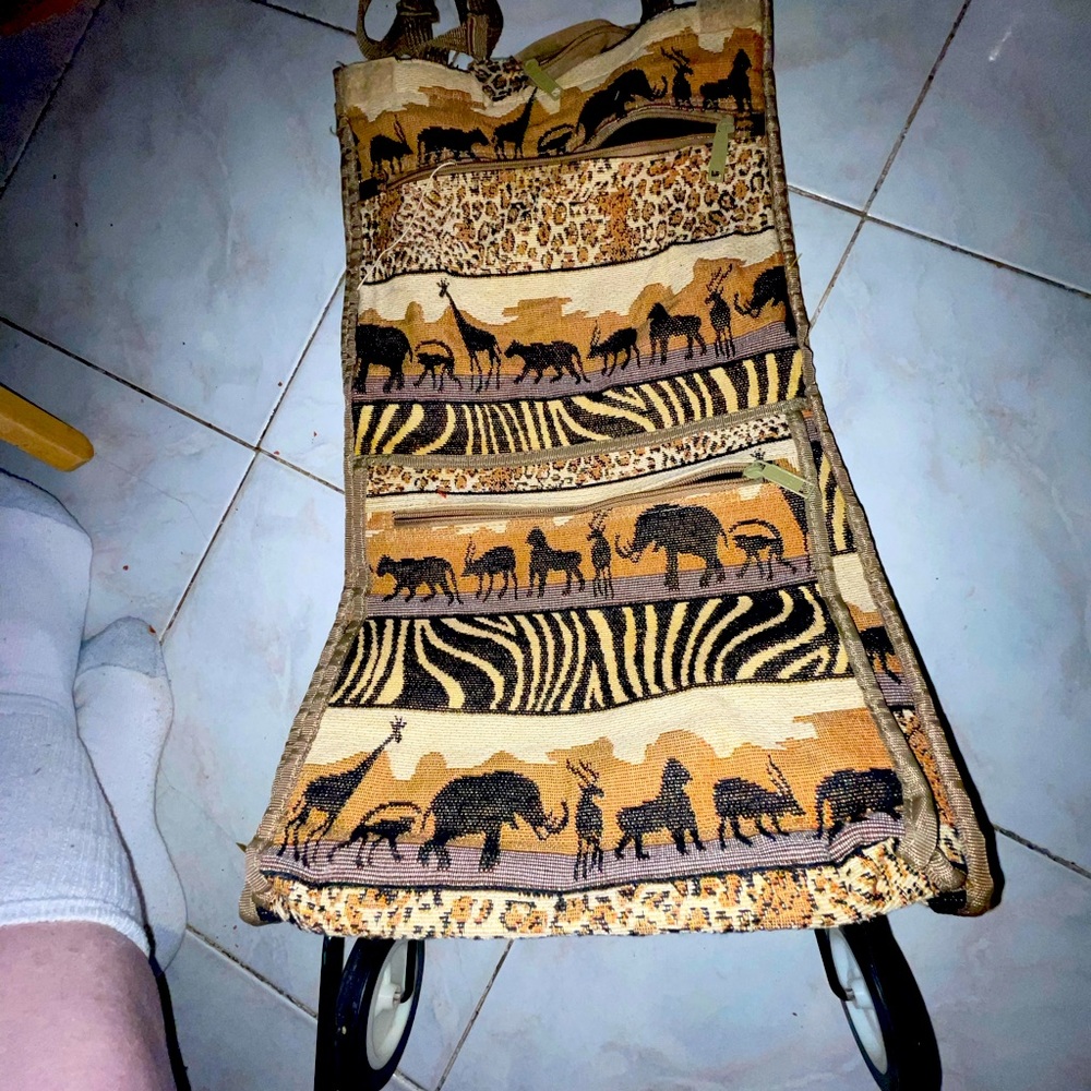 Folding rolling suitcase